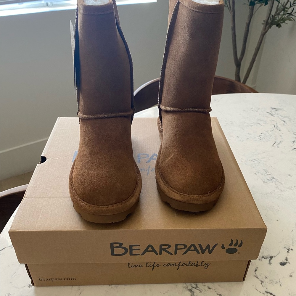 BearPaw Hickory Elle Short Boots